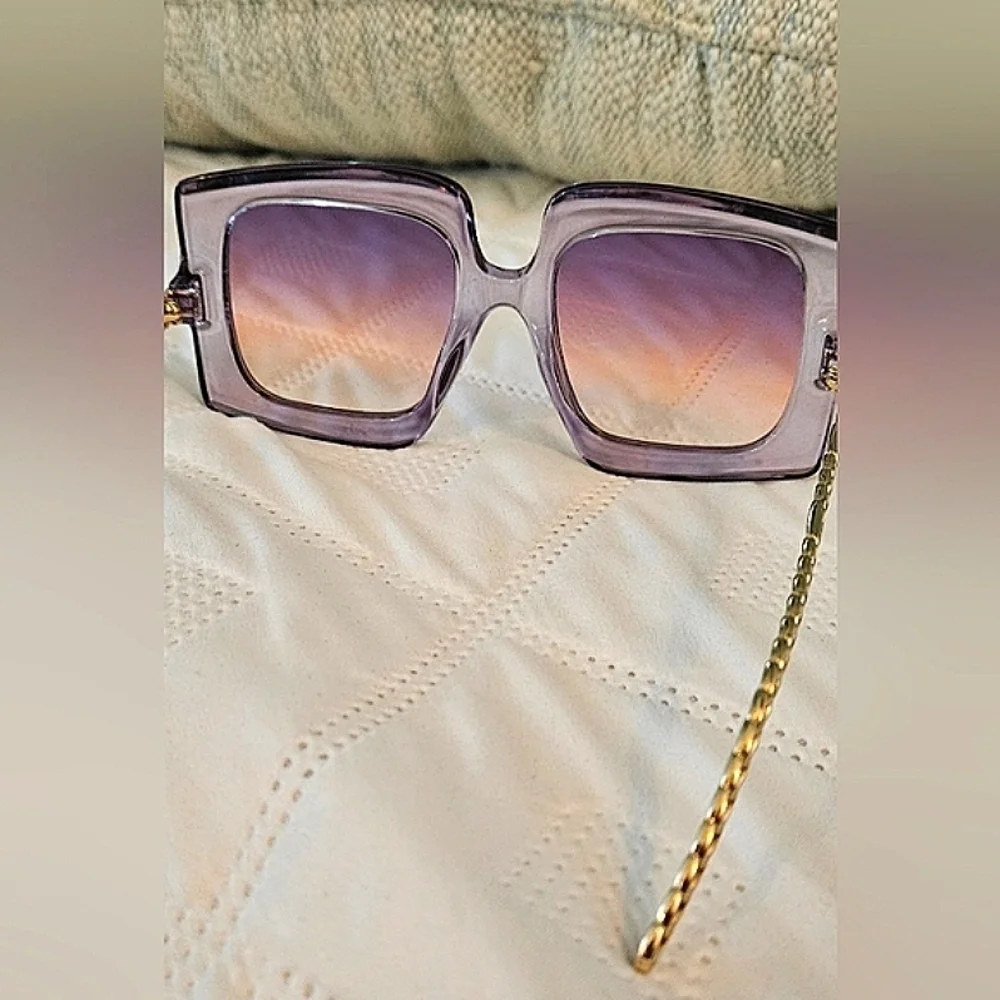 🌟NWOT Oversized Vintage Square Shaped Sunglasses- Gradient Gray To Pink 🌟